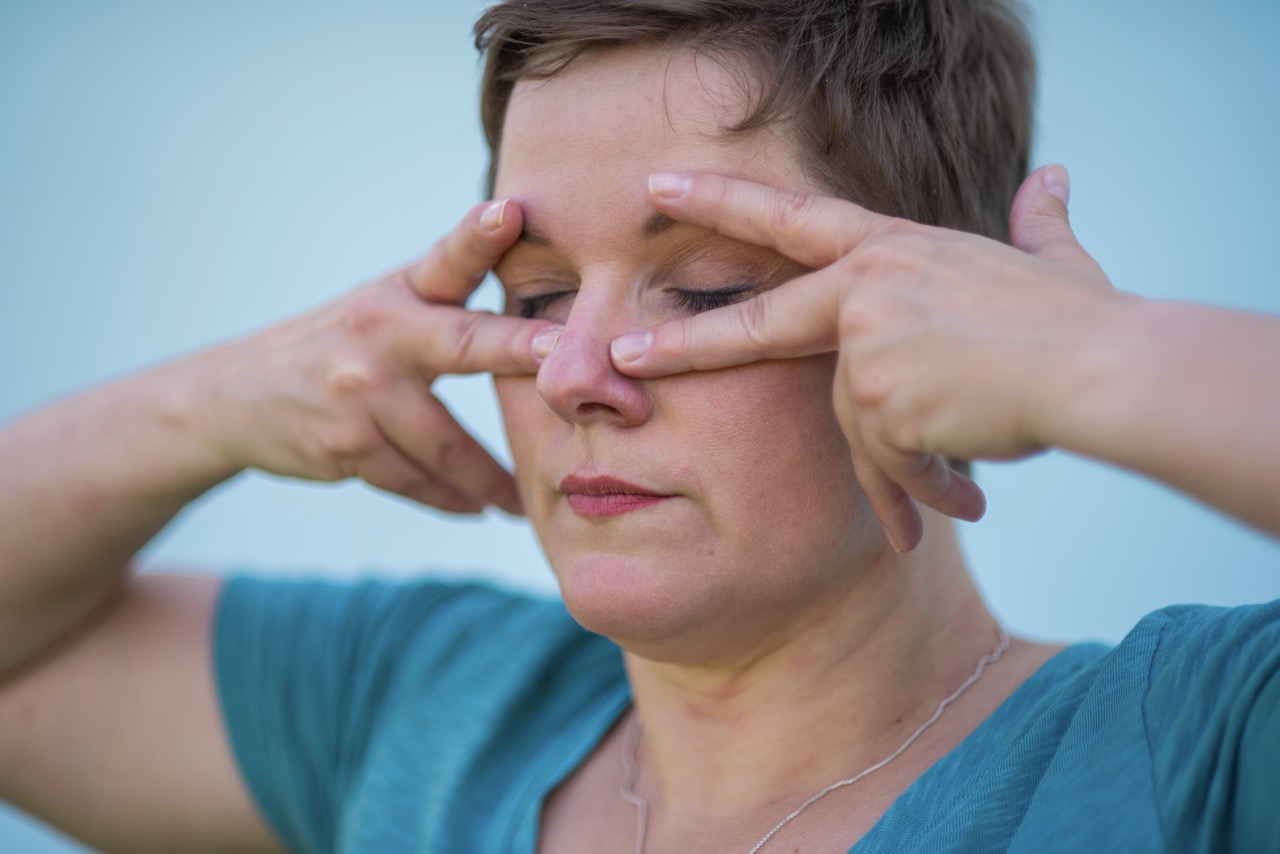 5 Face Yoga Übungen für straffe Konturen